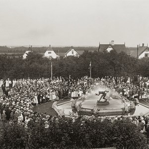 Springvandet med Trolden ved indvielsen i 1923  